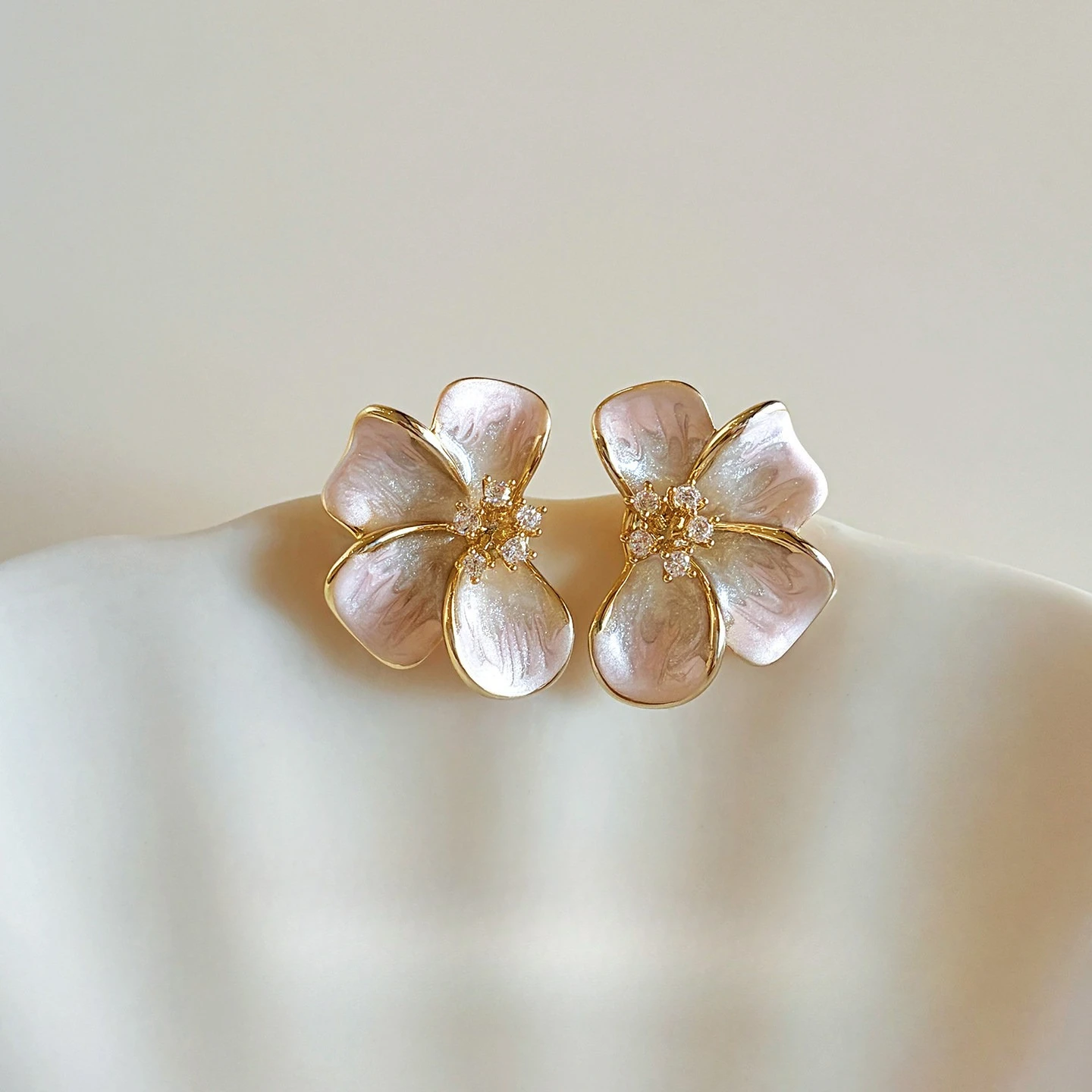 Sweet Pink Flower Earrings Pearl Shell Petals With Gold Stamen Center Drop Elegant Jewelry Gifts For Women Daily Party Wear