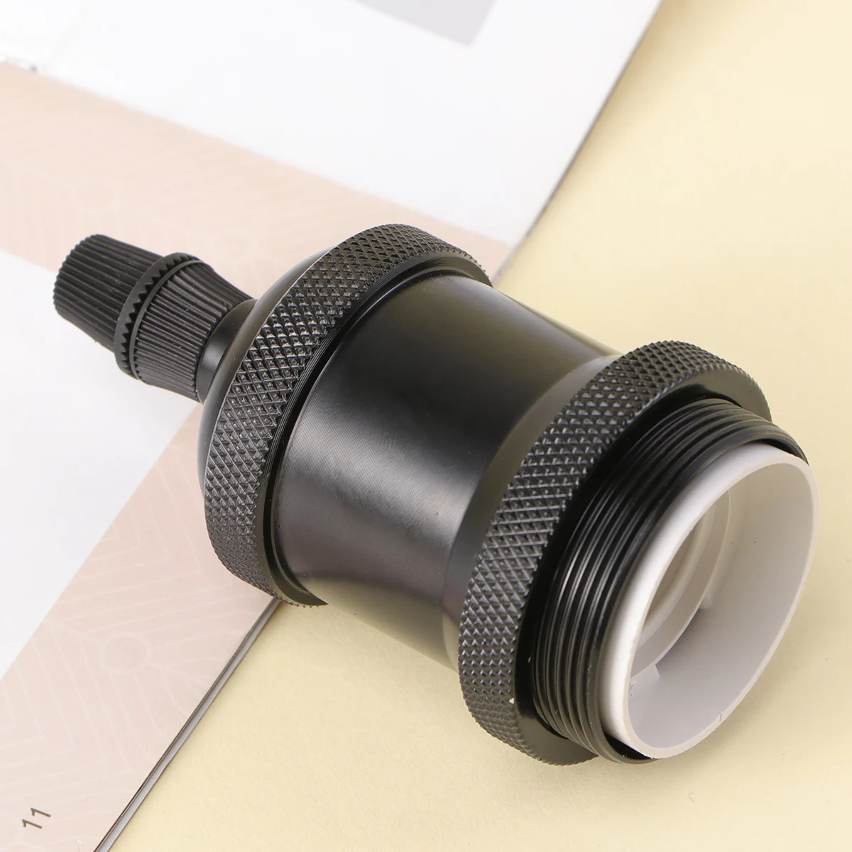 

Black Vintage E27 Lamp Base Retro Style Round Bottom Screw Terminals Light Holder Pendant Adapter Replacement Lamp Bases