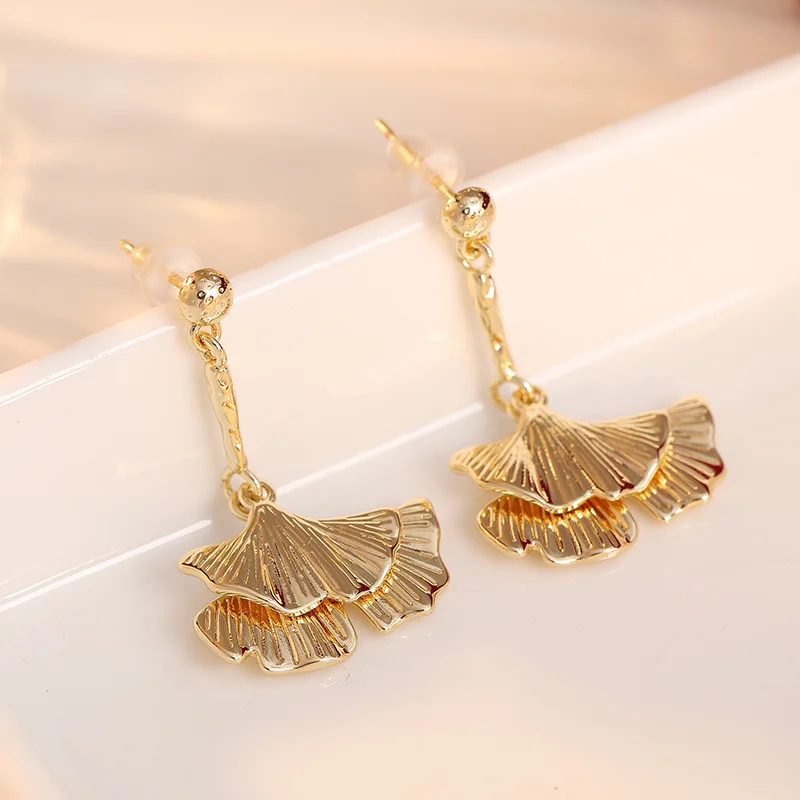 Frische, natürliche, doppellagige, blattförmige Anhänger-Ohrringe für Damen, modische, einfache, lange Hängeohrringe für den Alltag, exquisiter Schmuck.