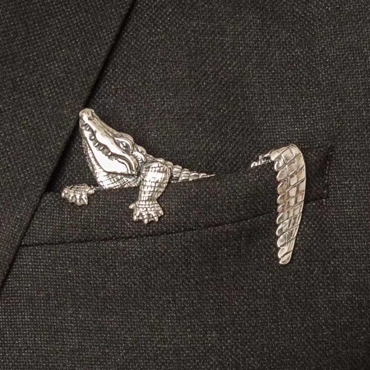 Classic Retro Animal Lapel Pin Crocodile Tiger Design Brooch for Men Suit Shirt Collar Coat Pocket Decoration view 2