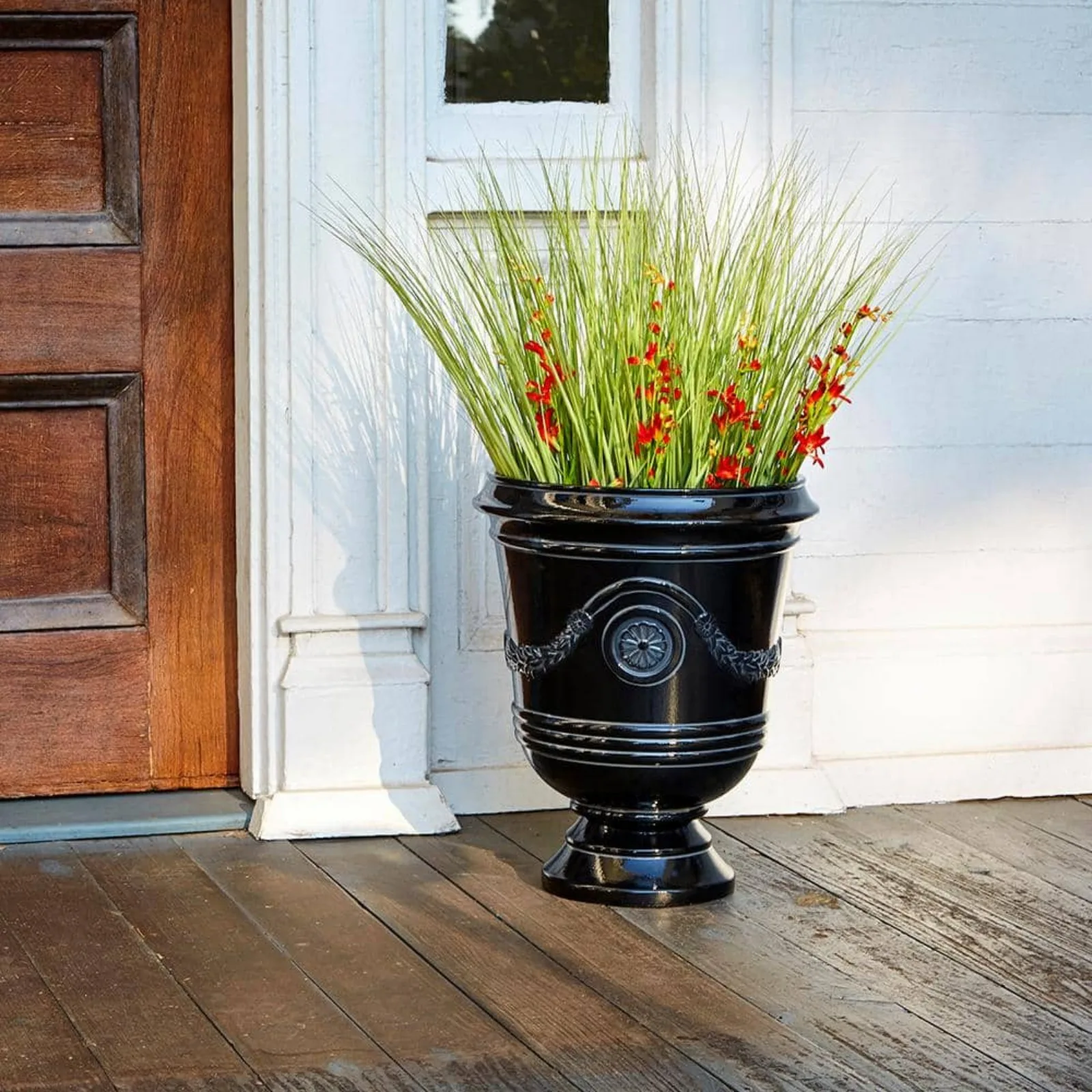 US 15.50 in. x 18 in. 20 qt. Navy Resin Composite Outdoor Planter