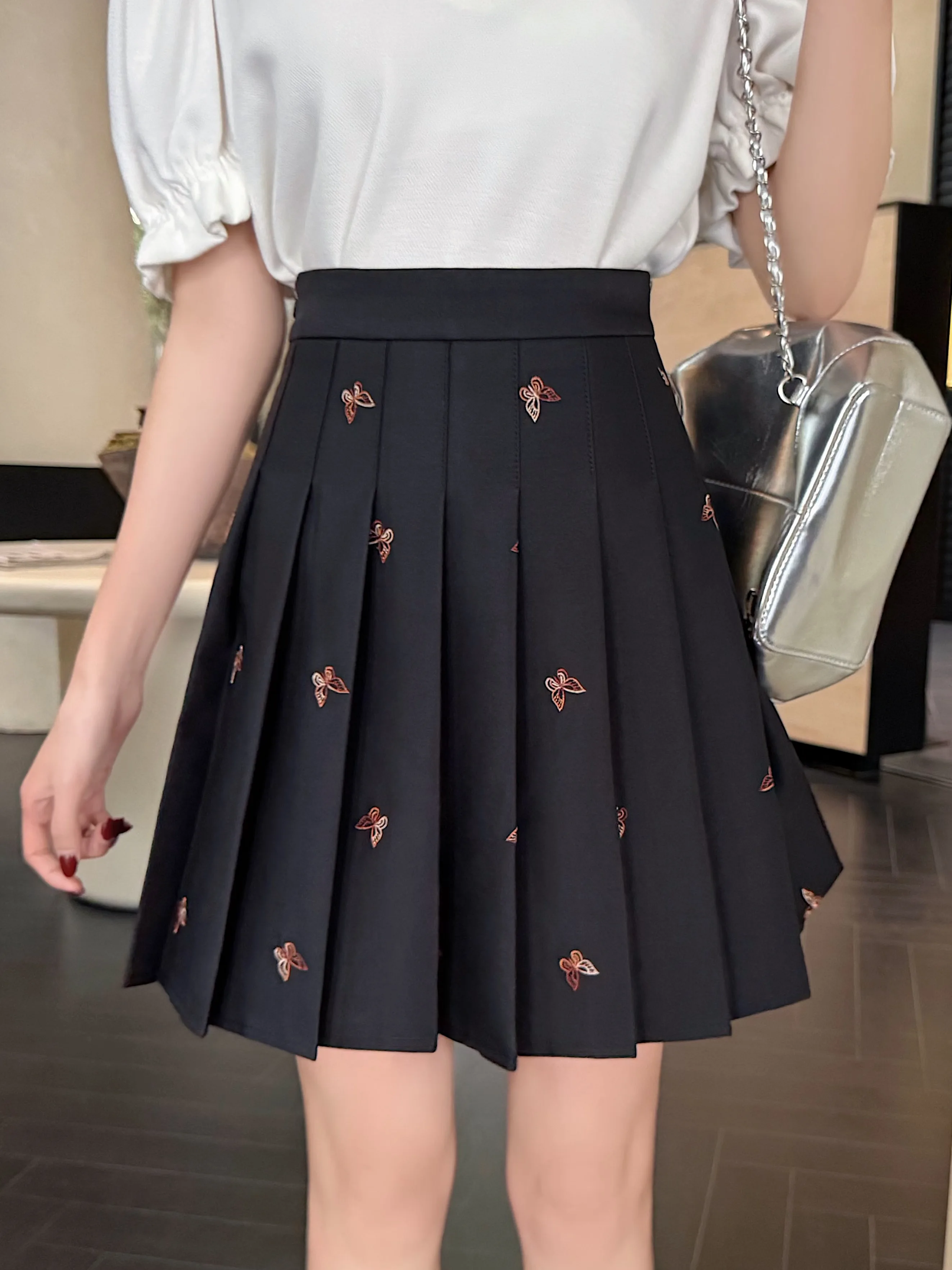 تنورة كورية فضفاضة مطرزة على شكل فراشة حلوة JK مقاس كبير تنورة بناتي صيفية عالية الخصر على شكل حرف a تنانير يابانية لتقليل العمر