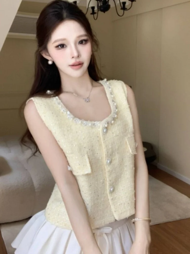 سترة صفراء دائرية بزر واحد مزينة بشكل كثيف على الطراز الكوري، إصدار جديد 2025 بتصميم فرنسي صغير