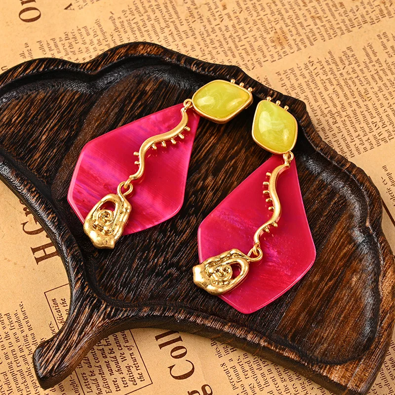 2025 Autumn Winter Light Luxury Retro Exaggerated Geometric Ear Clips Fashionable Temperament Design French Irregular Earrings