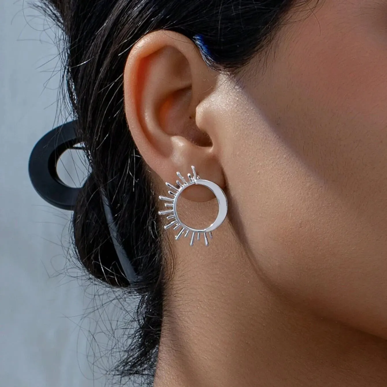 Obega Ins الشمس القمر شكل أقراط صغيرة مسمار العصرية الذهب والفضة اللون موضة الأوروبية والأمريكية الشرير نمط مجوهرات معدنية