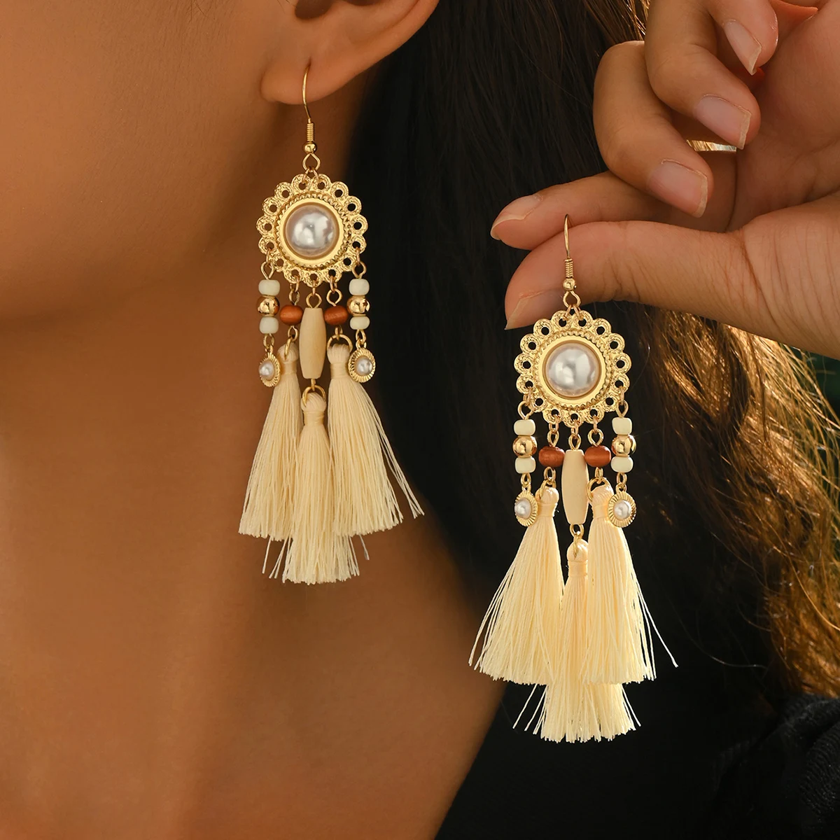 1 Pair Of Fashionab…