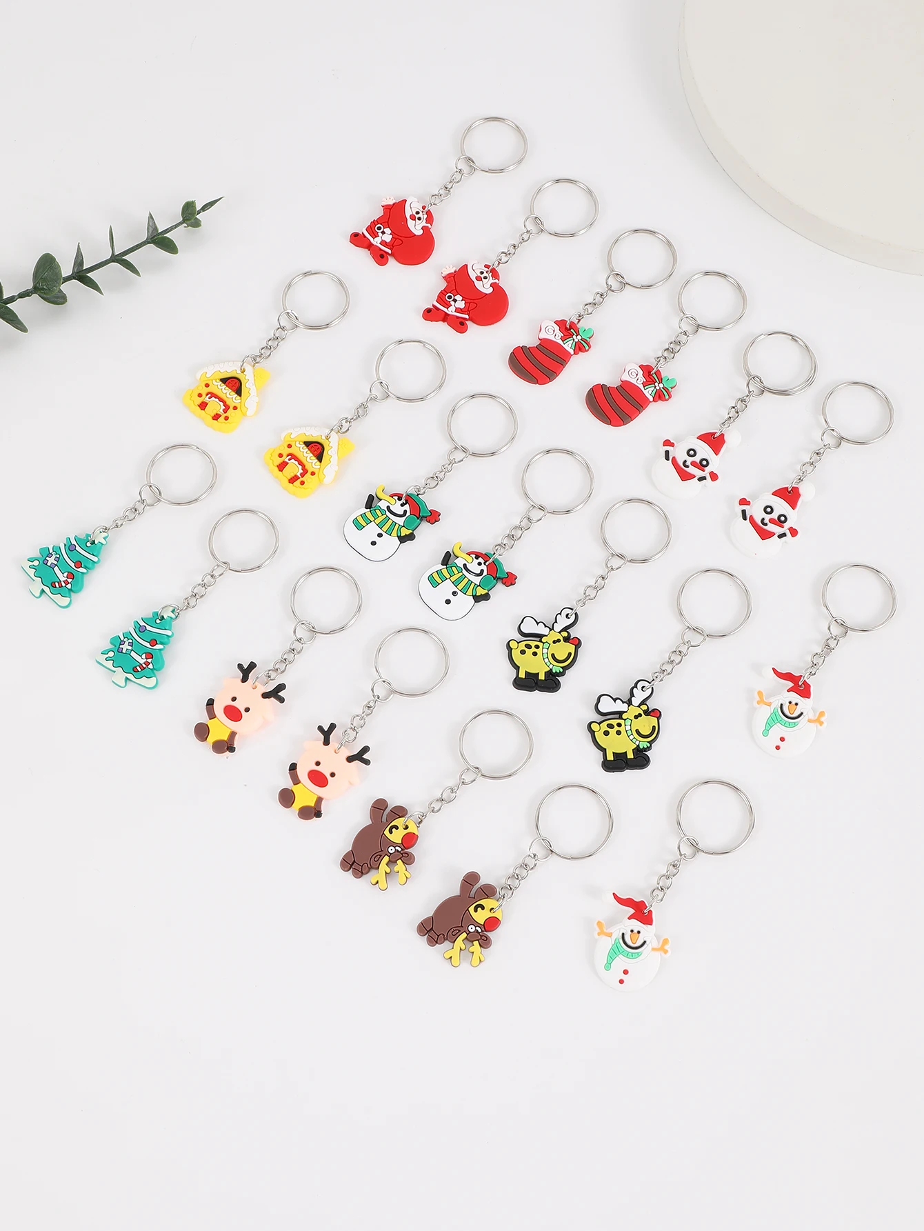 20pcsPVC Cartoon Christmas keychain keyrings for party gifts Christmas supplies back to school gifts