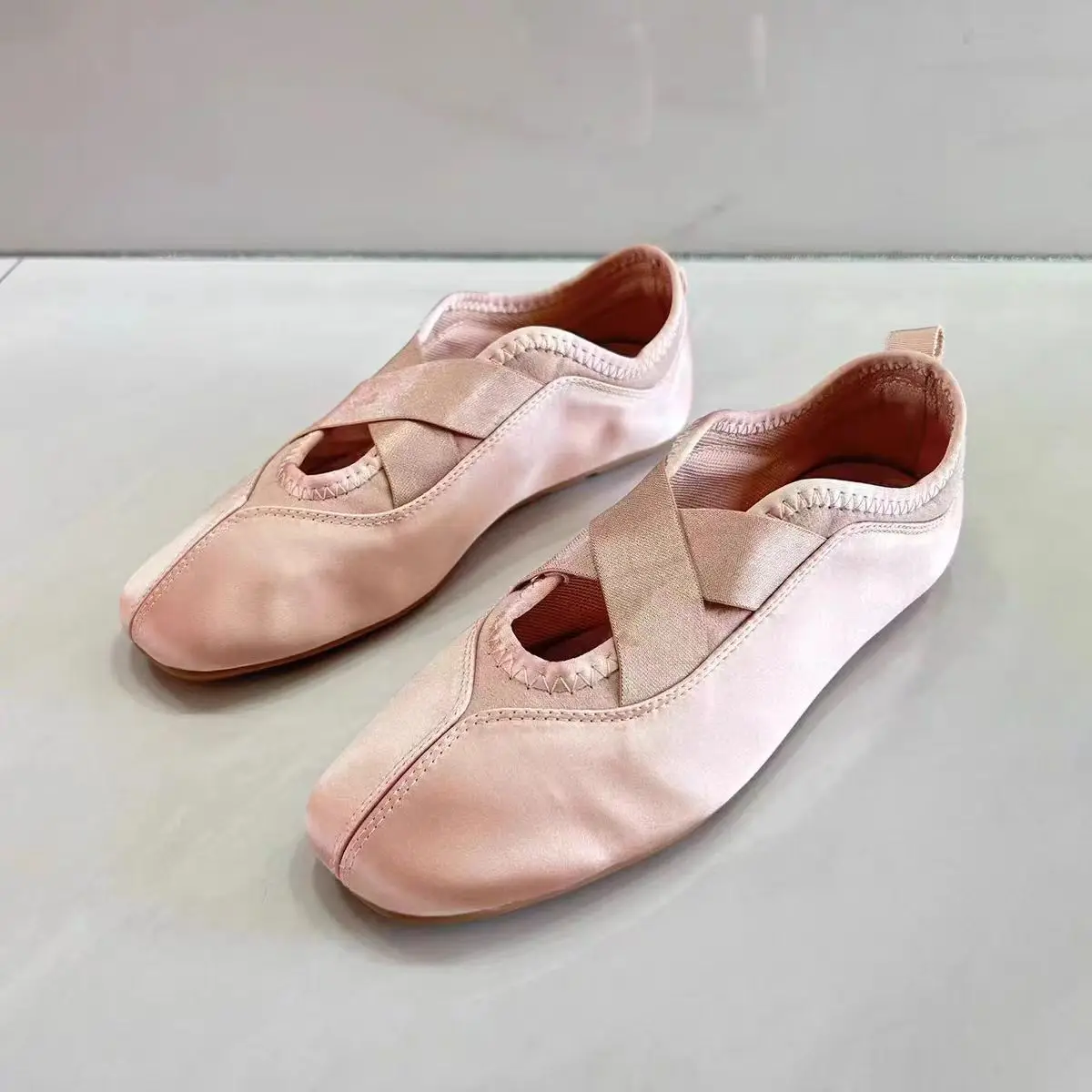 TRAF, nuevos zapatos planos rosas Mary Jane para mujer, bailarinas de seda suave a la moda, zapatos individuales sin cordones con punta redonda y boca poco profunda 2024