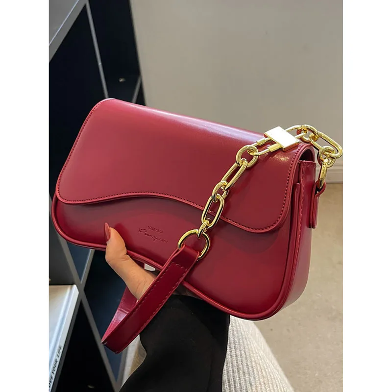 High-End Texture Niche Design Red Shoulder Bag Female 2023 New Fashion Autumn Winter Underarm Wedding Bag Chain Crossbody Pack