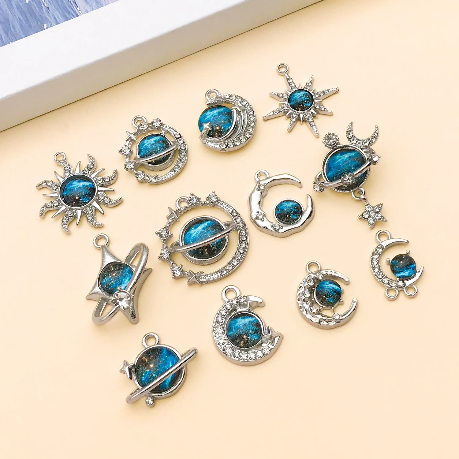 2/12 Stück Kristall-Planeten-Stern-Mond-Anhänger für Halsketten, Armbänder, Ohrringe, handgemachtes DIY-Schmuckzubehör – Detail 12
