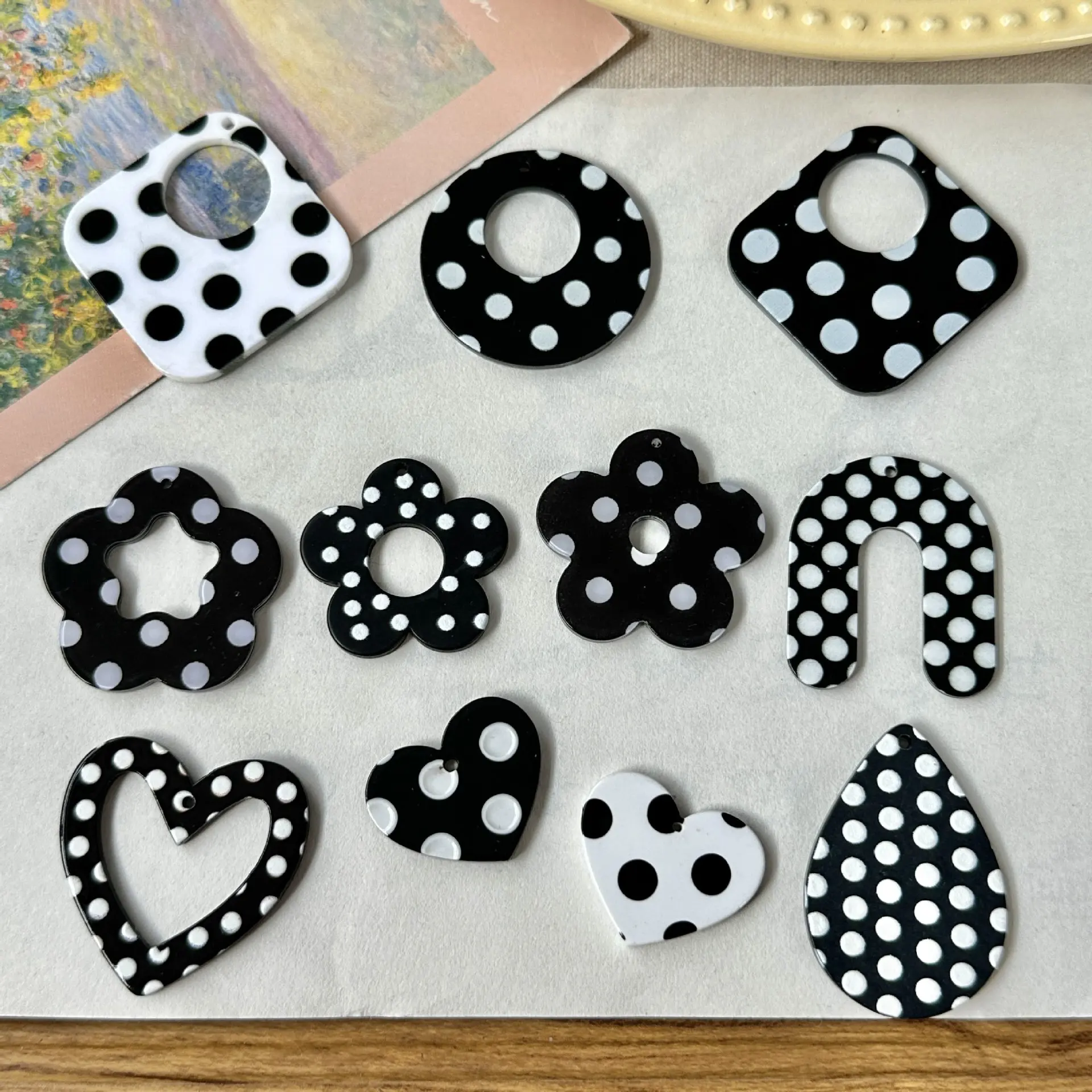 

10pcs Vintage Dot Acrylic Pendant Charms Flower Love Heart Waterdrop Pendant Connectors Diy Necklace Earrings Jewelry Making