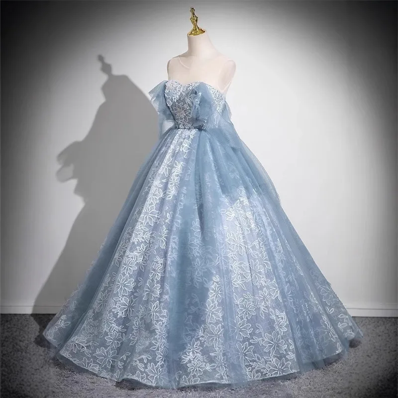 Vestido de banquete azul sin tirantes con temperamento elegante y de alta gama, vestido mullido de malla con palabras adelgazantes, vestido de noche largo