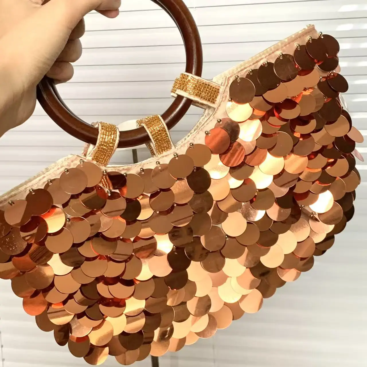 New high-end versatile handmade sequins fashionable personalized solid color beaded beach dinner bag portable
