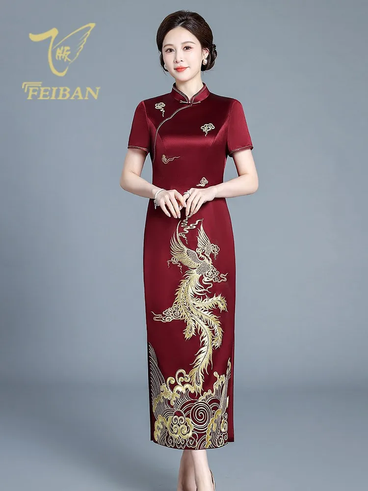 The wedding banquet dress is a new Chinese-style cheongsam set of light and two-piece for Grandma Xi's