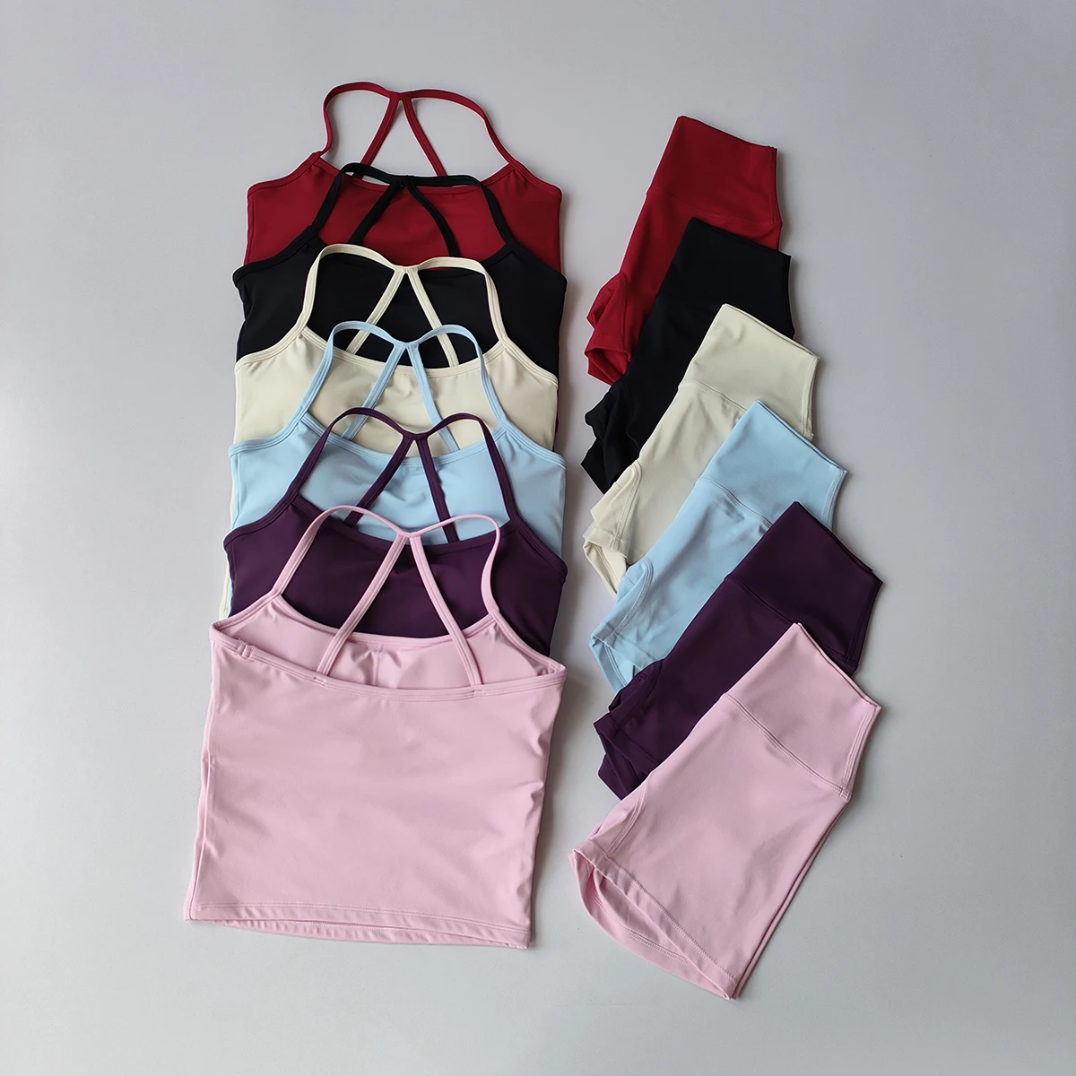 ロングラインストラップトップセット ヨガ ジムセット シームレスバックレス スポーツブラトップ タンクトップ ヒップリフトレギンス ジムショーツセット スポーツセット