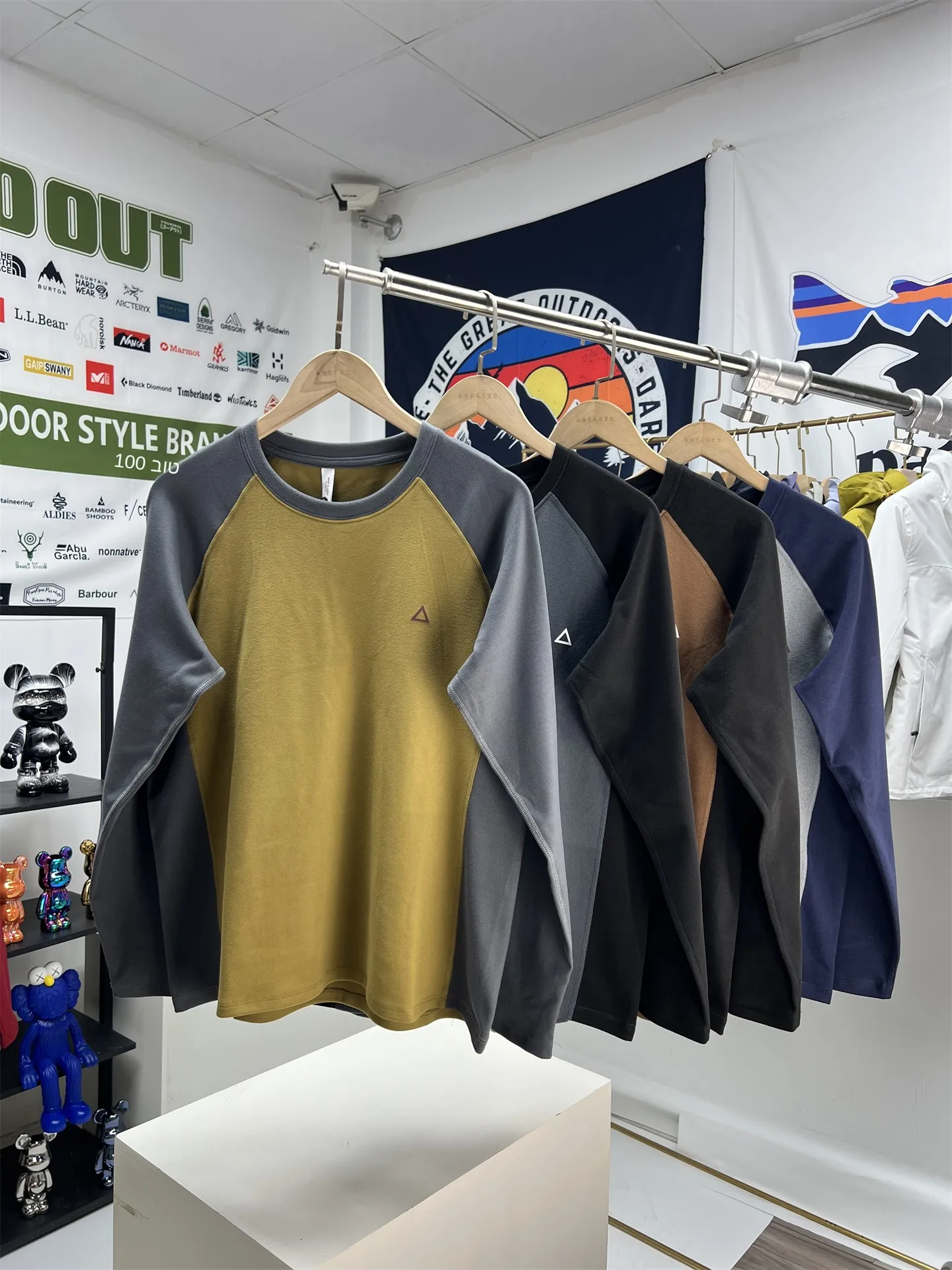 

Double-Sided Self-Heating German Velvet Hoodie Sweatshirt Shoulder Sleeve Insertion round Neck Unisex Sports Outdoor Middle L...