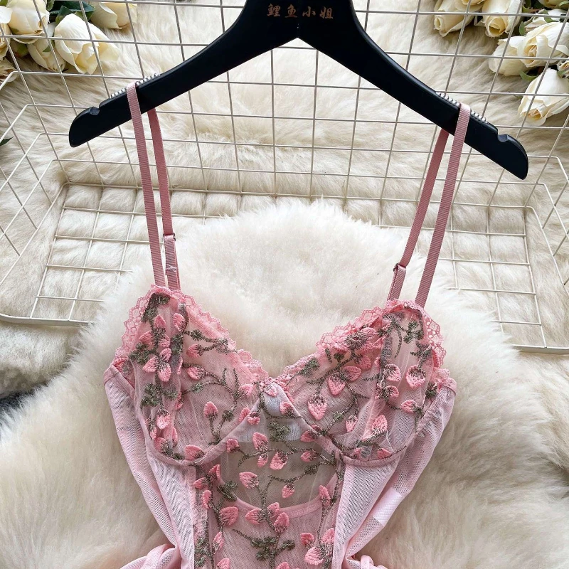 French Style Sweet Heavy Industry Embroidery Splicing Strap Lotus Leaf Edge Jumpsuit Women Waist Cincied Design Jumpsuit