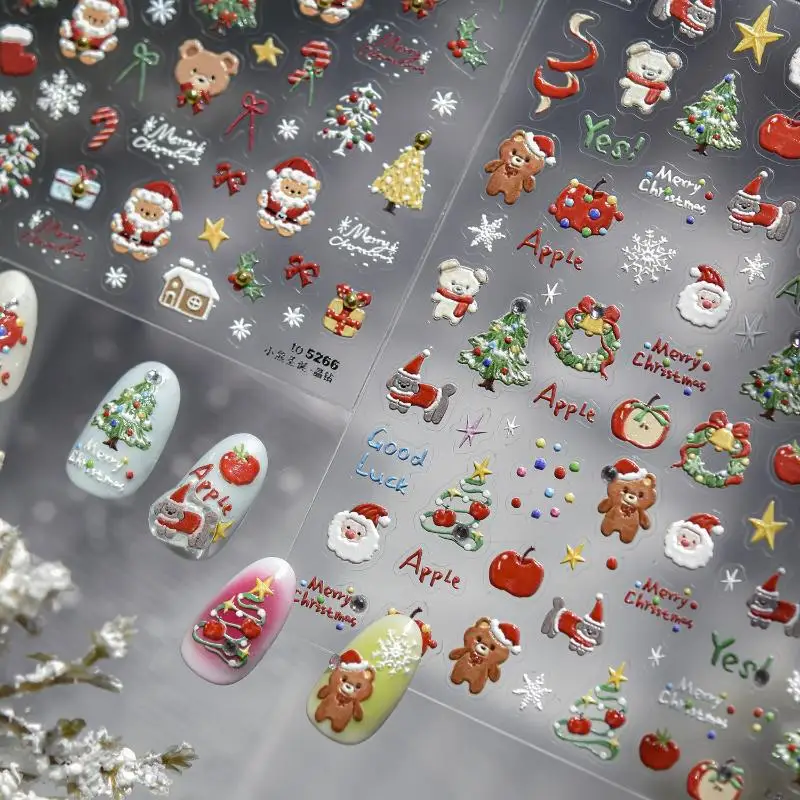 3D-Weihnachts-Nagelkunst-Aufkleber mit glänzenden goldenen Weihnachtsbaum- und Schneeflocken-Designs, perfekt für DIY-Maniküre und festliche Nageldekorationen. – Detail 2