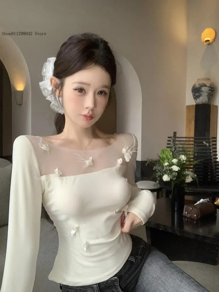 Summer and Autumn High-End Slim Fit Long Sleeved T-Shirt with White Unique Feather Mesh Splicing Tops for Women