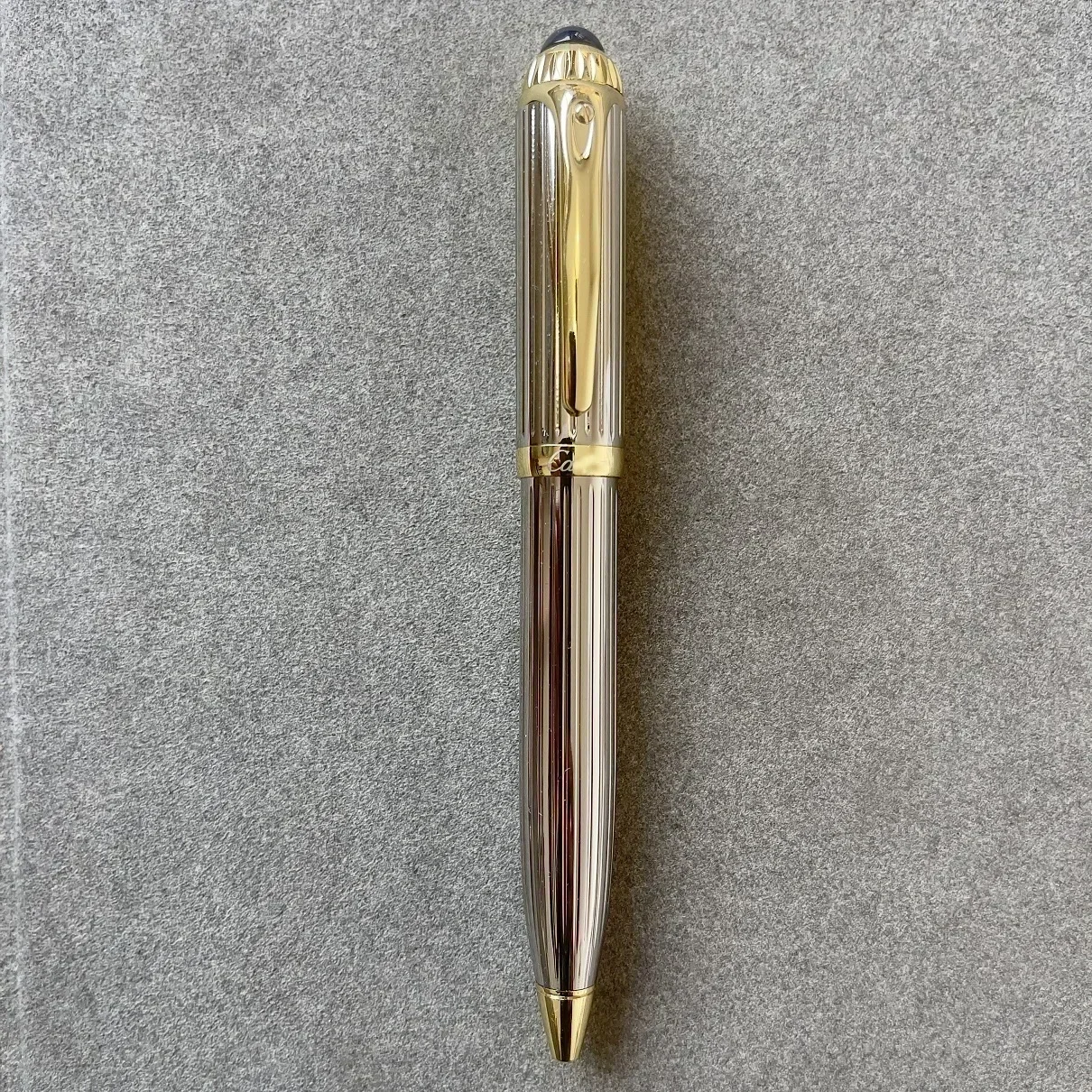 

Французский бутик, высокое качество, кристалл, тяжелый на ощупь, цельнометаллическая шариковая ручка с жемчугом и подписью, уникальная ручка