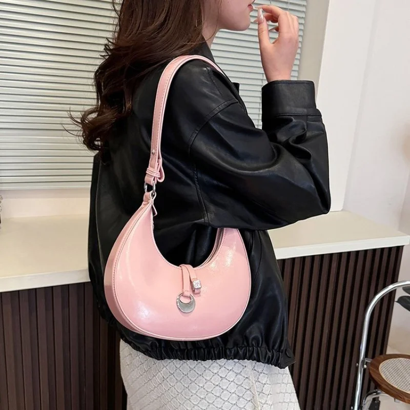 

High-End Women Shoulder Bag With Trendy Design Details And Spacious Interior Suitable For Office Outfits​