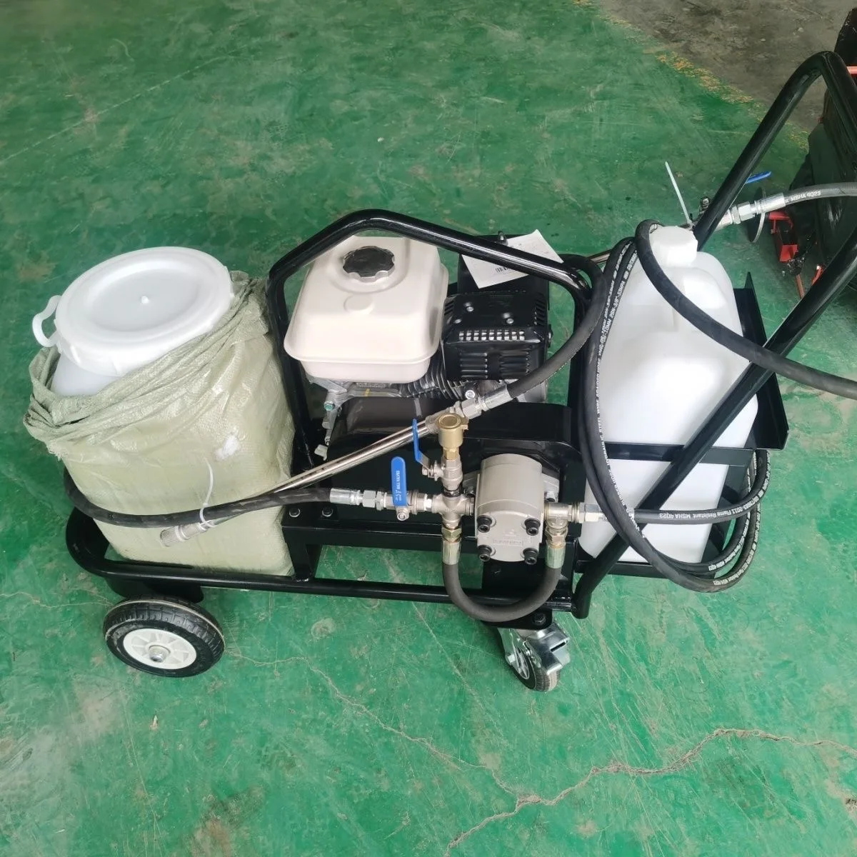 4.0kW Gearbox Motor Asphalt Bitumen Emulsion Machine Manual Spreader New Mini Sprayer Construction Equipment