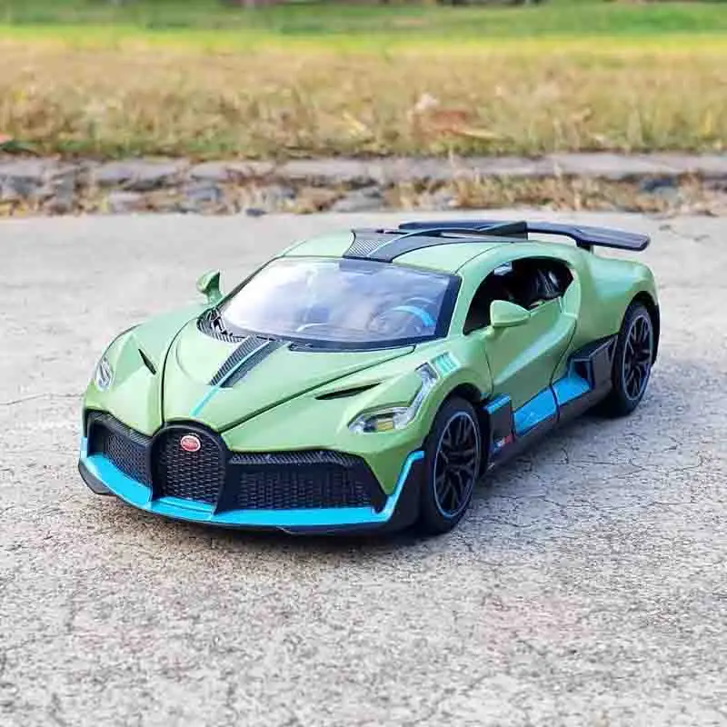 1/32 Bugatti DIVO Superกีฬารถรุ่นDiecastดึงกลับเสียงแสงจําลองรถสําหรับของขวัญเด็กของเล่น