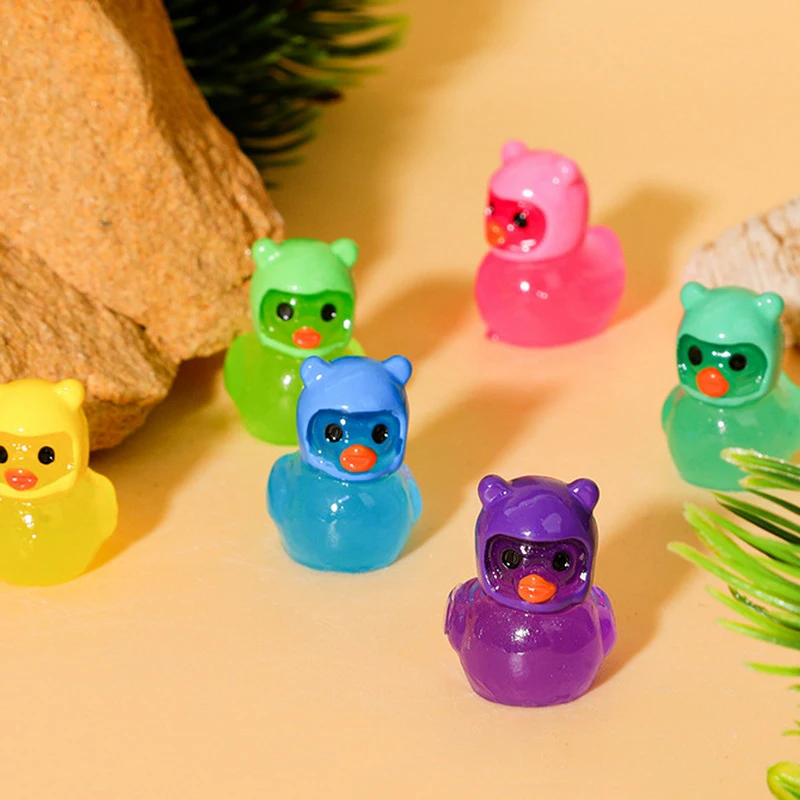 5Pcs Mini Resin 3D Luminous Little Bear Hat Ducks Ornament Dollhouse Scene Decor Accessories Pretend Play Toy Home Desktop Decor