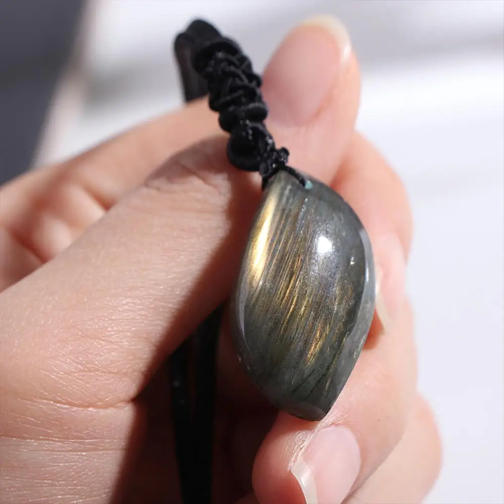 Stone Craft Natural Labradorite Raw Stone Polishing Exquisite Crystal Labradorite Pendent Geometric Shape Natural Training Stone