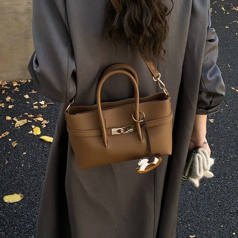 

Unique Metallic Accent Female Bag Woven Mesh + Quilted Detail 2025 New Model One Shoulder Underarm Bag Exquisite