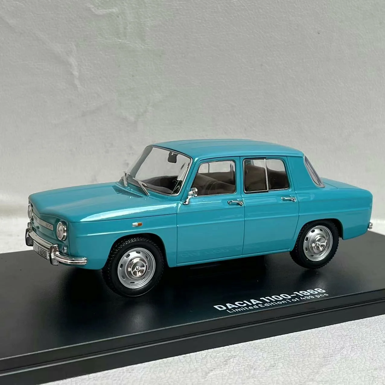 IXO 1:24 Scale DACIA 1100 1968 Vehicle Alloy Simulation Car Model Diecast Toy Collectible Ornaments