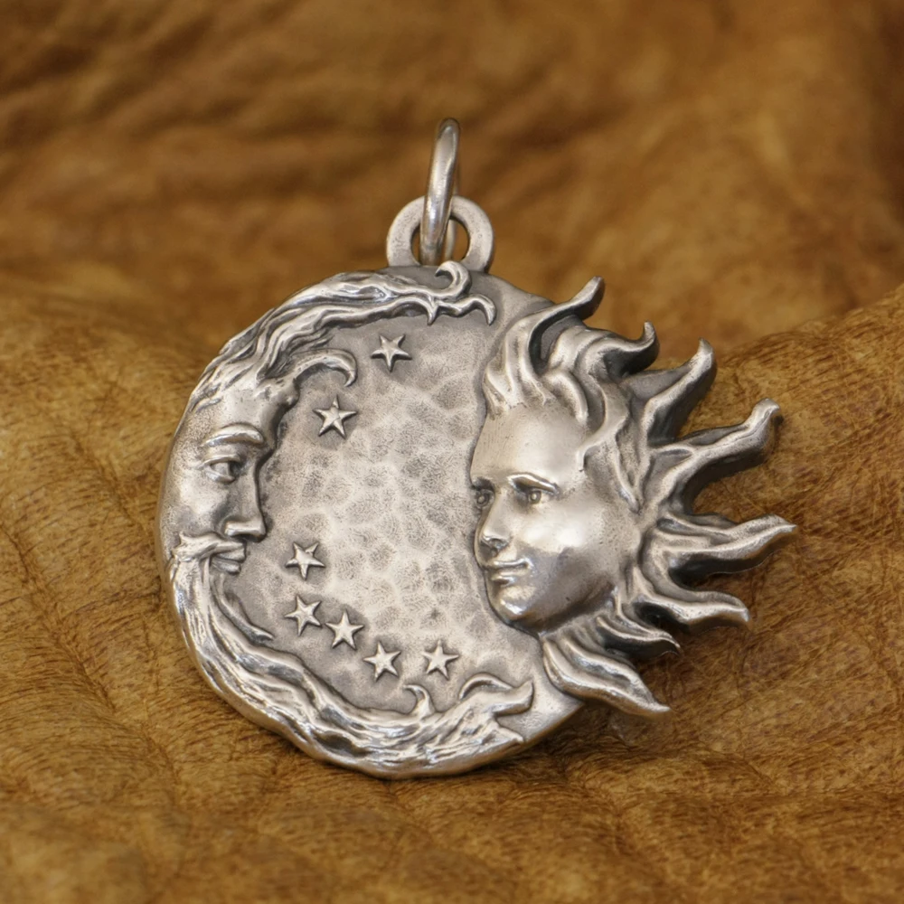 LINSION 925 Sterling Silver Sun and Moon Lover's Round Pendant TA352