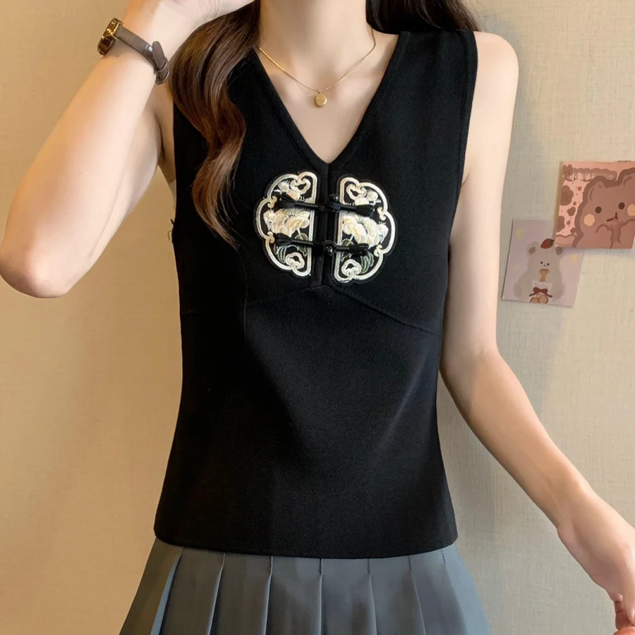 New Summer Sleeveless Women Knitted Sweater Pullover Fashion Embroidery V-Neck Black White Knit Sweater Women Tops Blusas H693