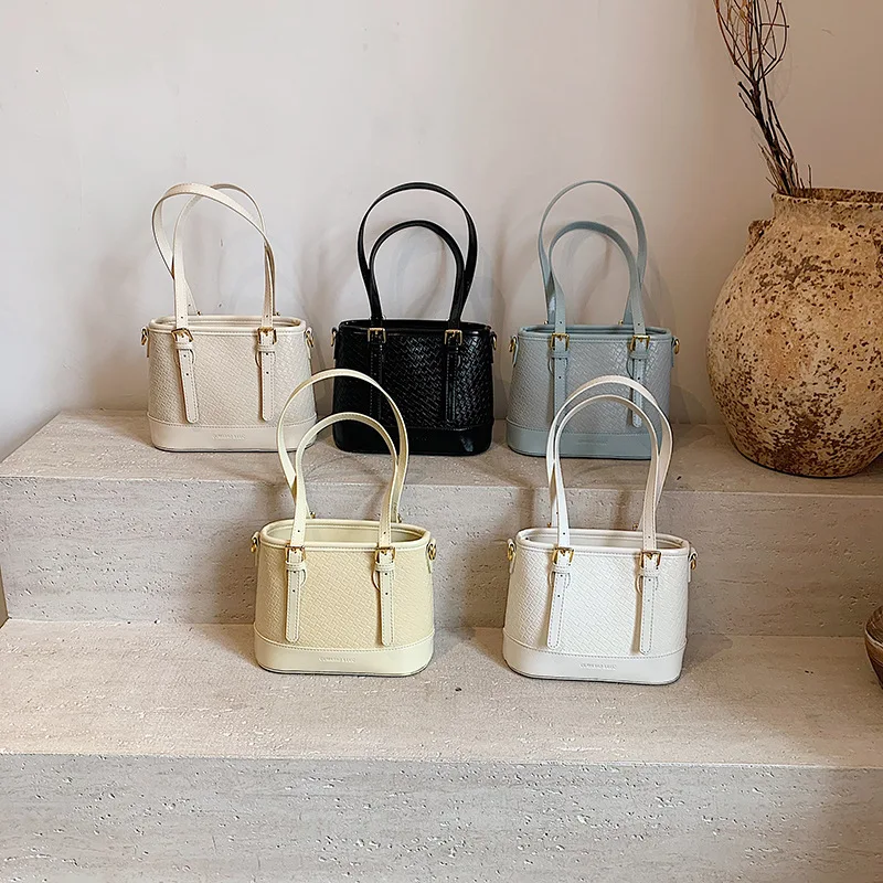 

‌2025 Summer Korean Mini Bucket Bag: Quilted Crossbody Purse - Chic Casual Shoulder Handbag