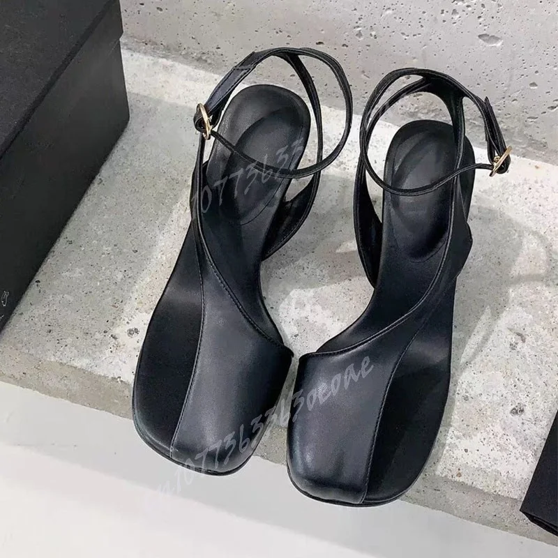 Czarne obcasy w stylu dziwnym szpilki z paskiem na kostce buty z zaokrąglonym czubkiem dla kobiet z matowej skóry seksowne buty wybiegu 2024 Zapatos