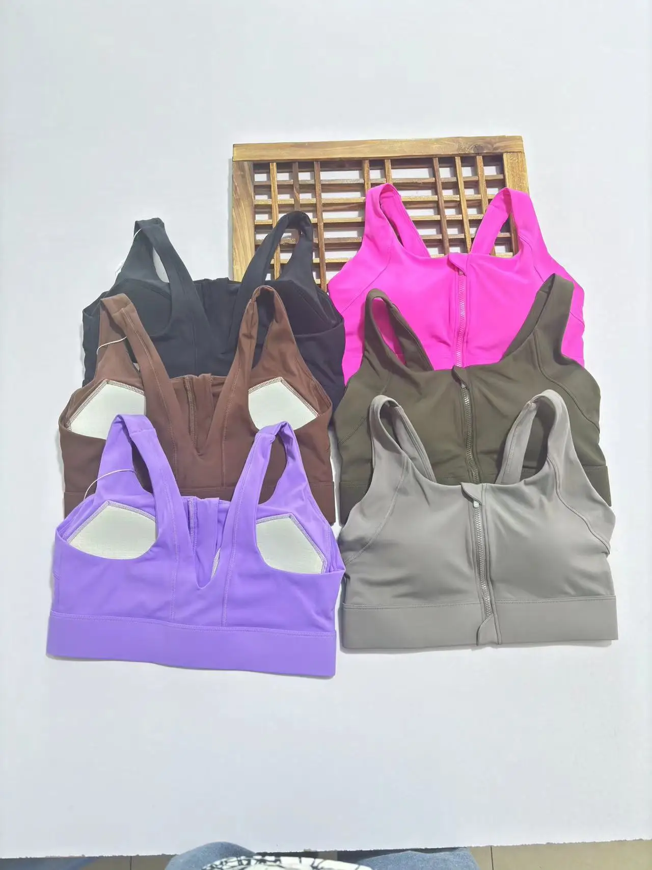 Europe and the United States fashion back sports vest female fitness one fixed cup wearing high strength shock-proof yoga female