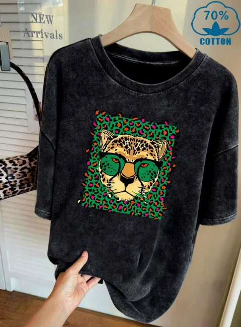 Damenmode-Trend: Retro-Leopardenmuster-T-Shirt mit Rundhalsausschnitt, Used-Look und kurzen Ärmeln – Detail 9