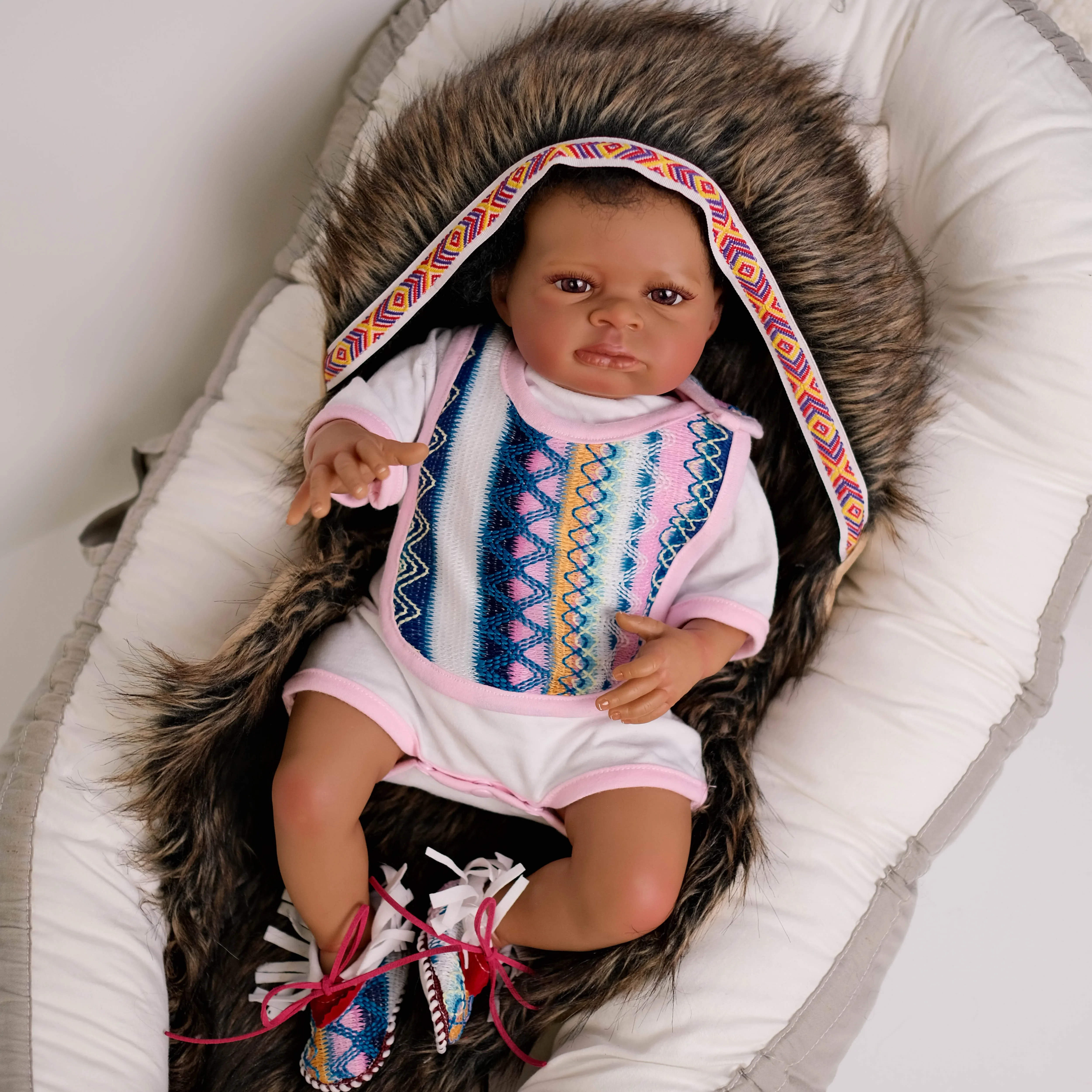 SINO-BB Muñeca india Lanny de 20 pulgadas, muñeca realista para bebé recién nacido, bebé de peluche, pintura de múltiples capas con piel oscura