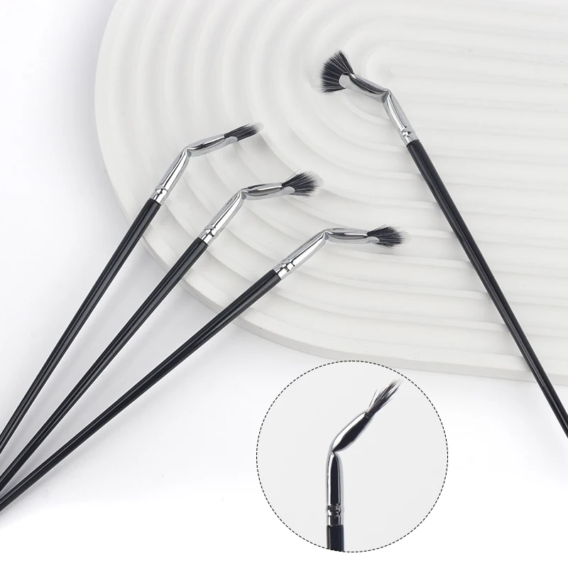 

Angled Fan-shaped Eyelash Brush Bent Lash Fan Brush Mini Fan Highlight Makeup Brush Protective Sleeve Professional Makeup Tools