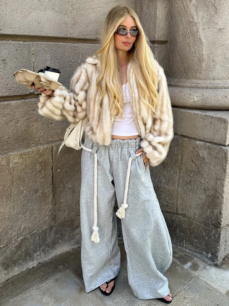 معطف سترة من الفرو الصناعي الفاخر من Tossy للنساء مع طية صدر السترة وسحاب متباين وأكمام طويلة معطف عالي الخصر ملابس خارجية من الفرو الصناعي للسيدات #1