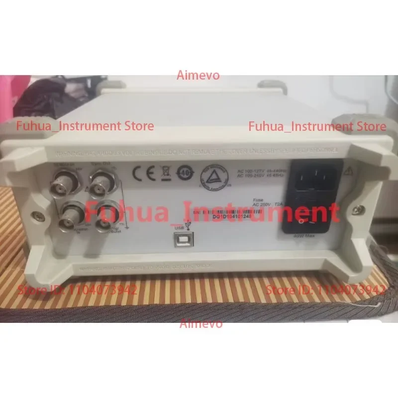 RIGOL DG1022 FUNCTION/ARBITRARY WAVEFORM GENERATOR 25 MHz 2CHANNEL Used In Good Conditon Nice