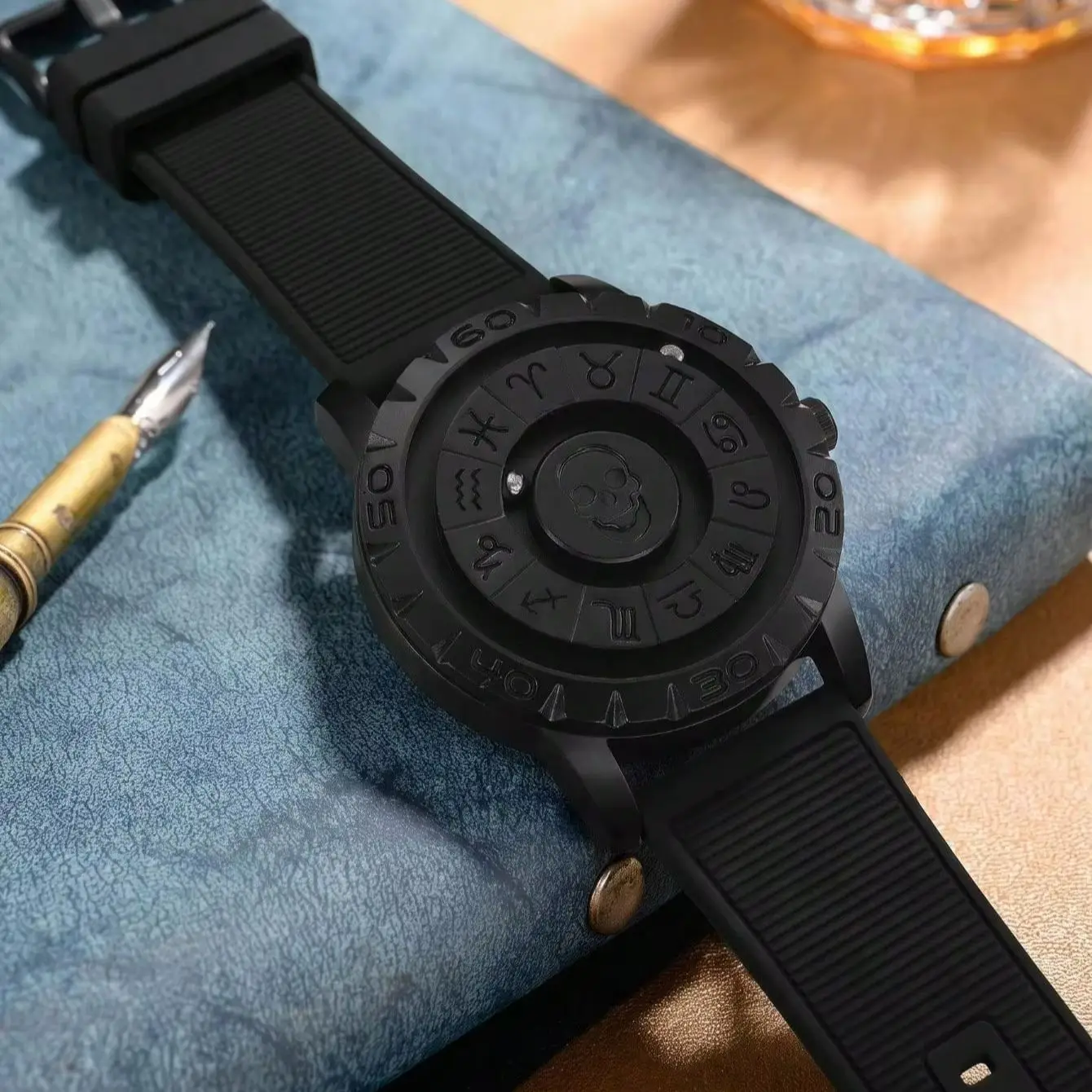 Cool and Trendy Magnetic Innovative Rolling Pointer Silicone Strap Personalized Style Watch