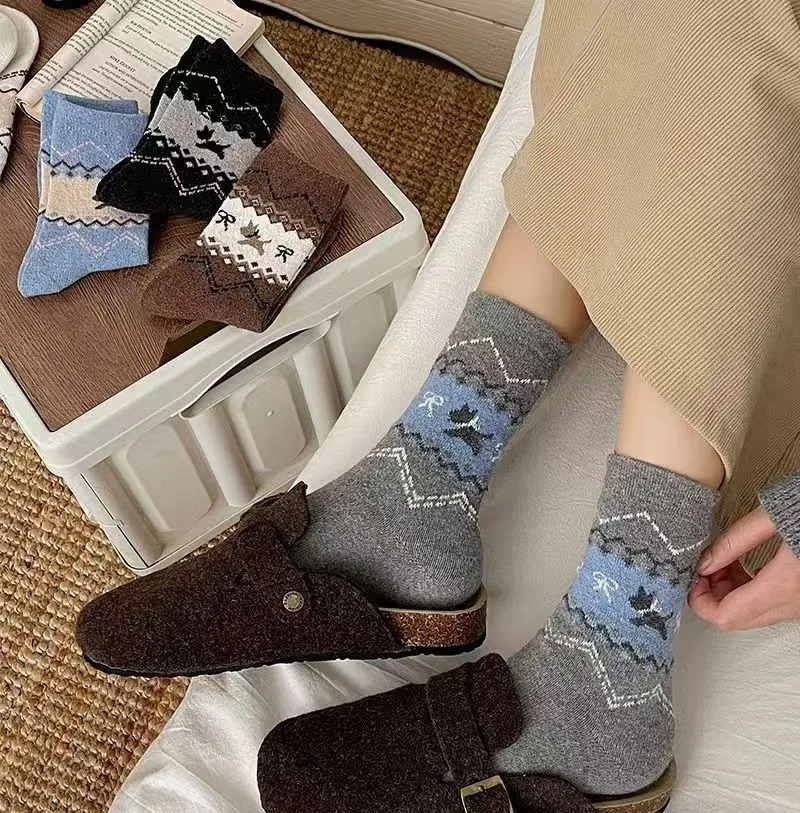 5 paia di calzini da donna autunno inverno caldi retrò per cuccioli calzini a tubo medio carini per cartoni animati calzini da donna comodi e traspiranti