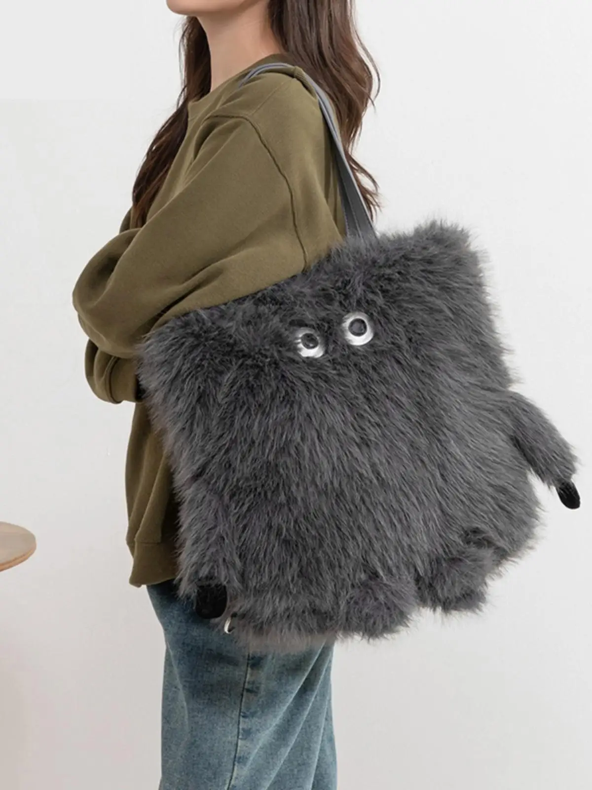 New Autumn And Winter Original Monster Plush Large Capacity Shoulder Bag For Women Outdoor Travel Fashion Crossbody Bag Trendy