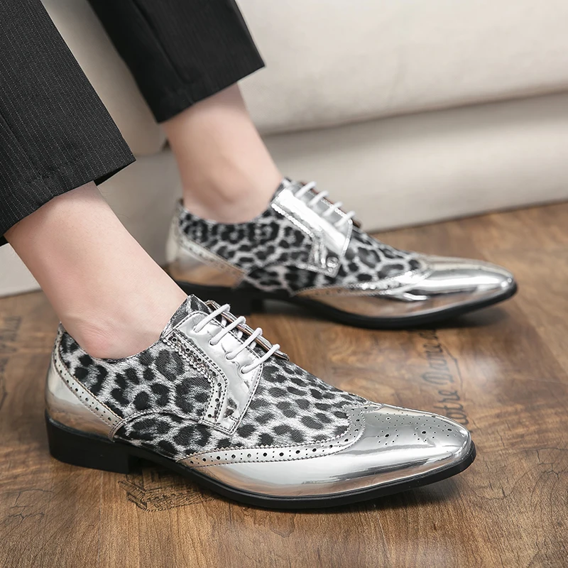 Zapatos de cuero Derby con leopardo dorado para hombre, calzado de lujo con cordones Brogue, Punta puntiaguda, fiesta de boda, escenario, informal
