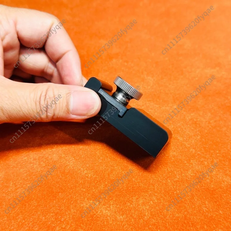 Multi-directional sandpaper holder grinding clip Yin angle plane hand-held manual sandpaper sander