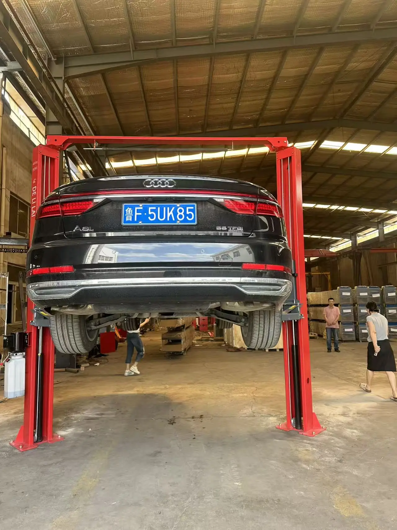 Factory Direct High Quality Steel Double Cylinder Hydraulic Two Post Car Lift With 4500KG Capacity And 1850mm Lift Height