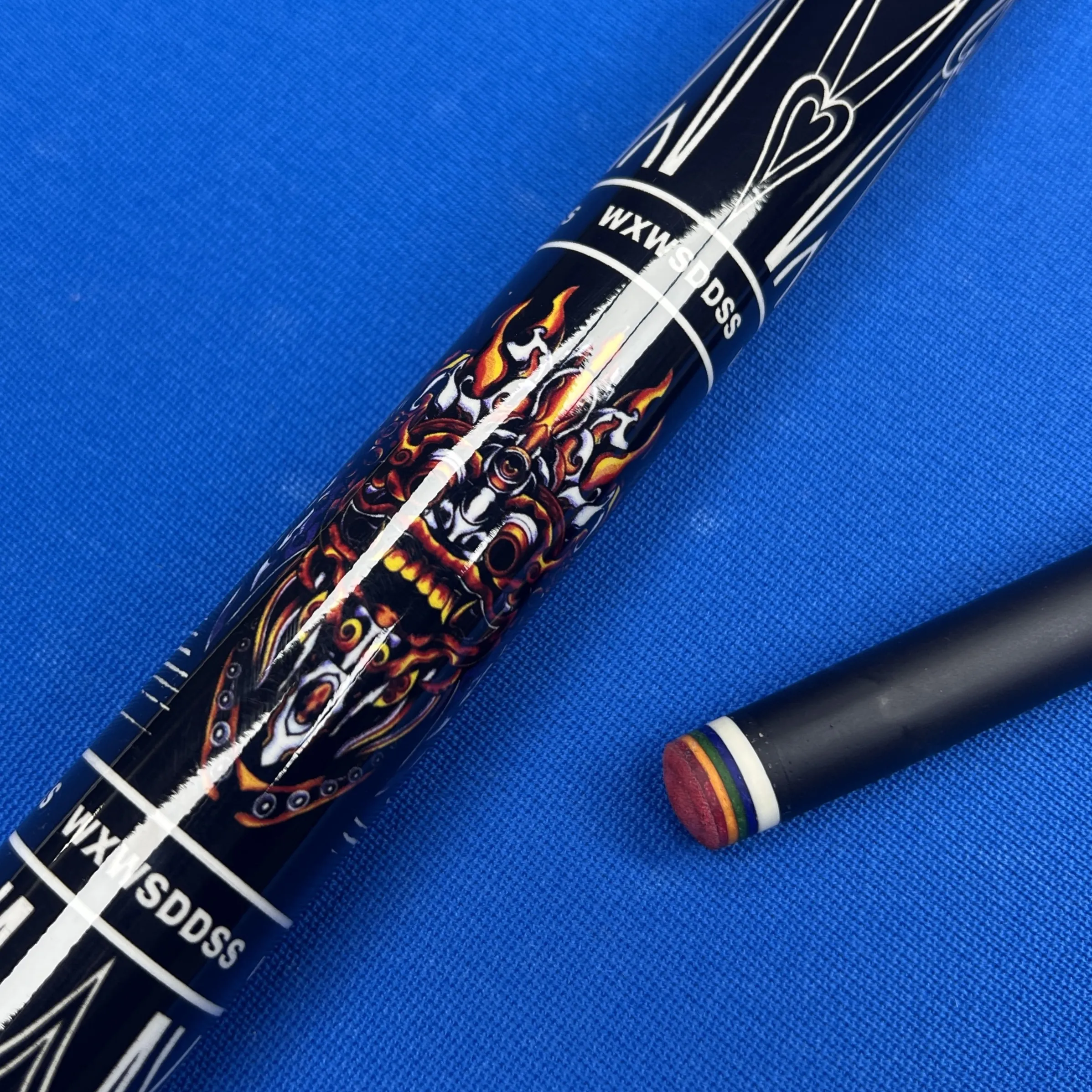 Professional Dark Style Pool Cue 12.5mm Low Deflection Carbon Fiber Shaft Quick Release Joint for Precision Play