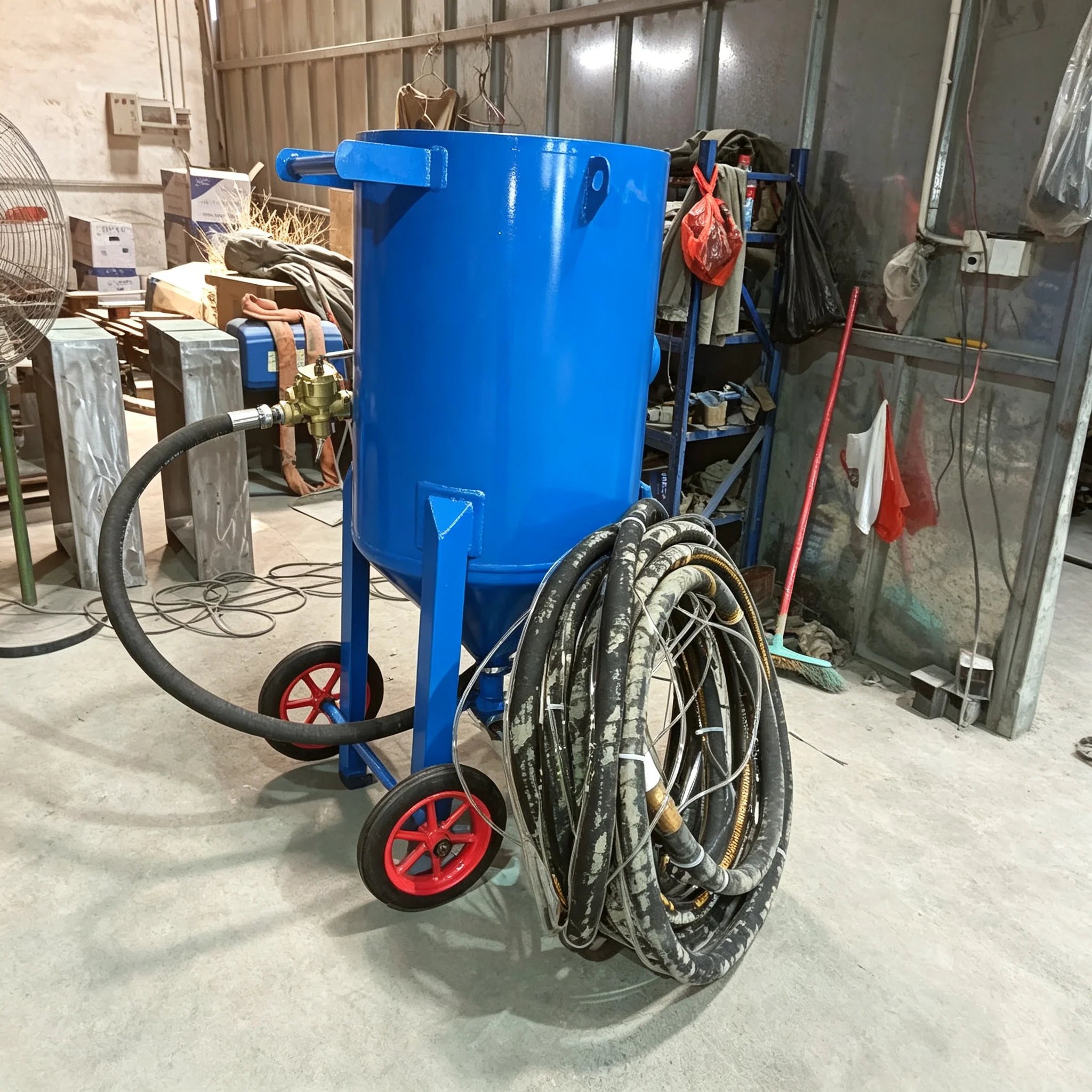 Sandblaster Portable Pressure Vessel Blasting Unit  Construction Steel Refurbishment Coating Elimination Sand Blasting Machine