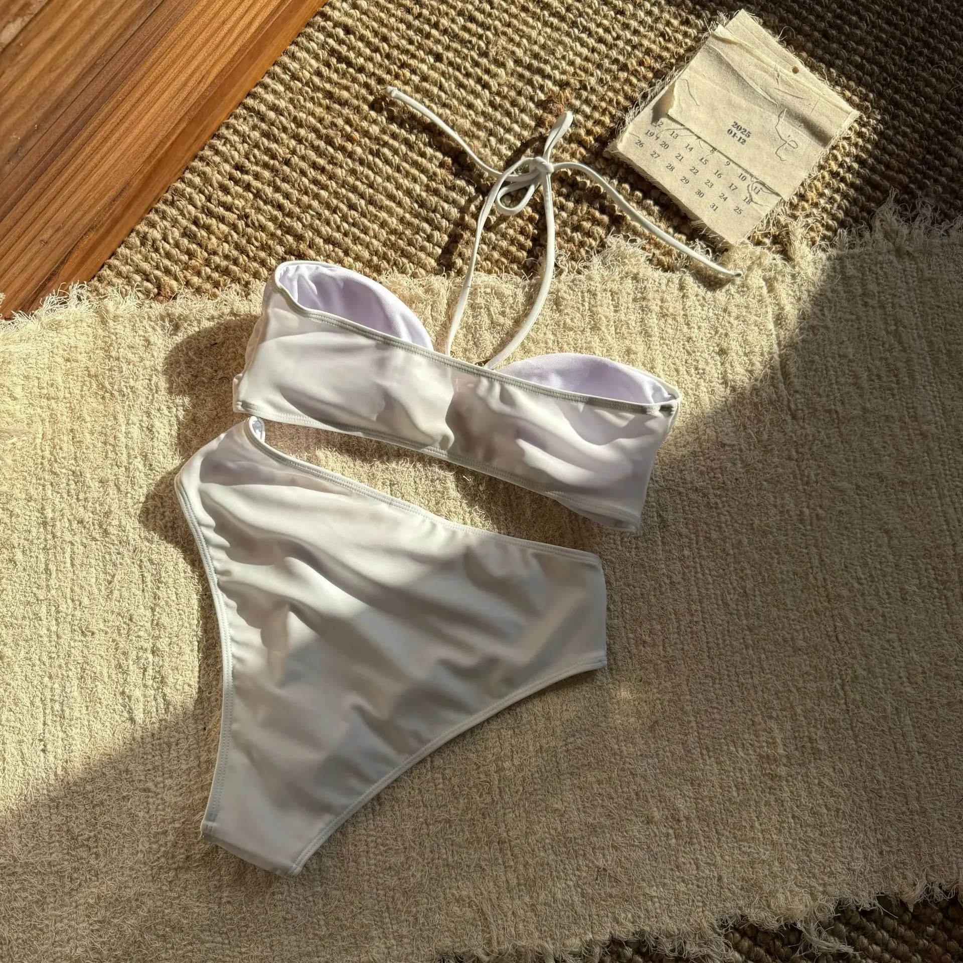 섹시한 금속 불가사리 장식 비키니 세트 여성 화이트 홀터 Pleate 높은 허리 수영복 2025 여름 수영복 수영복을 밀어